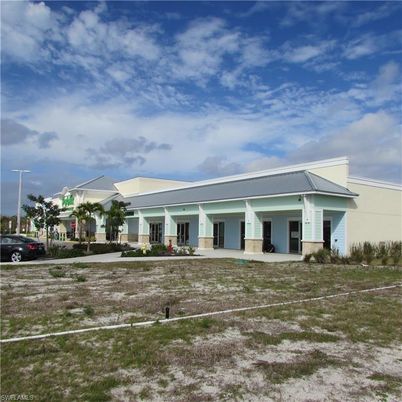 Backyard, Exterior, Facade, Ranch