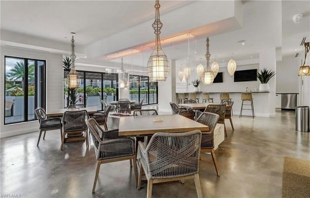 Dining room, Interior, Kitchen, Pendant Lights, Recessed Lighting, Stainless Steel Appliances