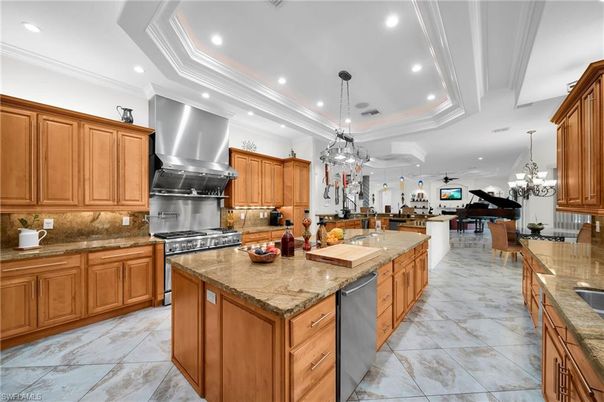 Chandelier, Dining room, Interior, Kitchen, Pendant Lights, Recessed Lighting, Stainless Steel Appliances