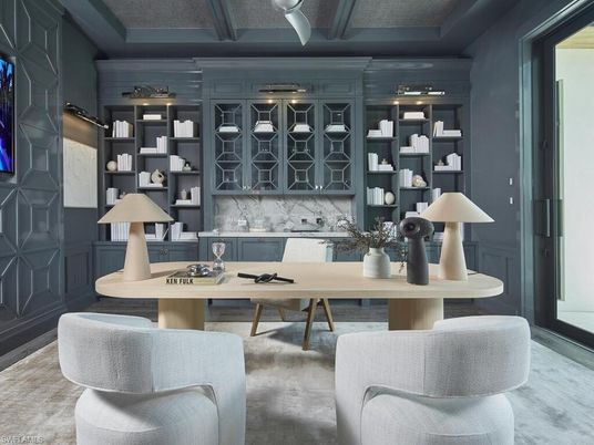 Home Office, Interior