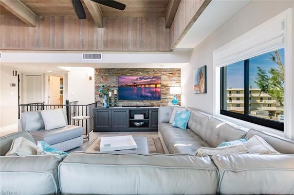 Interior, Living room, Stone Walls, Wooden Beams, Wooden Ceilings