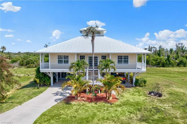 Backyard, Exterior, Facade, Raised Ranch