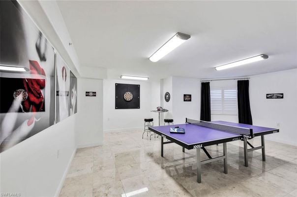Game Room, Interior