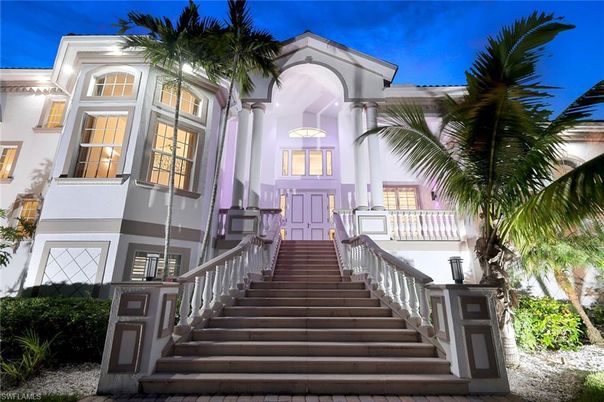 Exterior, Facade, Mediterranean
