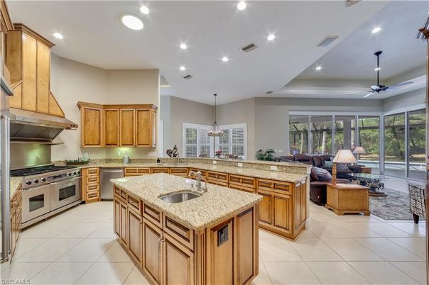 Interior, Kitchen, Living room, Pendant Lights, Recessed Lighting, Stainless Steel Appliances