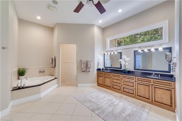 Bathroom, Dual Sink Vanities, Interior, Recessed Lighting