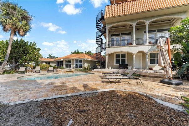 Exterior, Pool