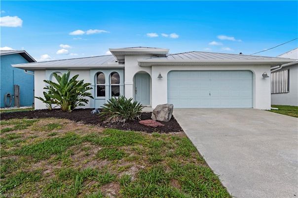 Attached, Exterior, Facade, Ranch