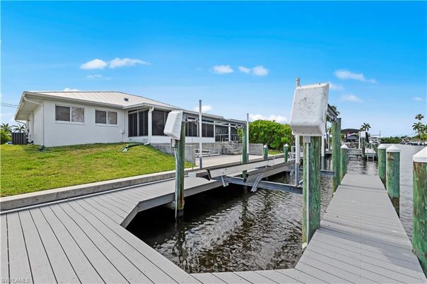 Exterior, Lake