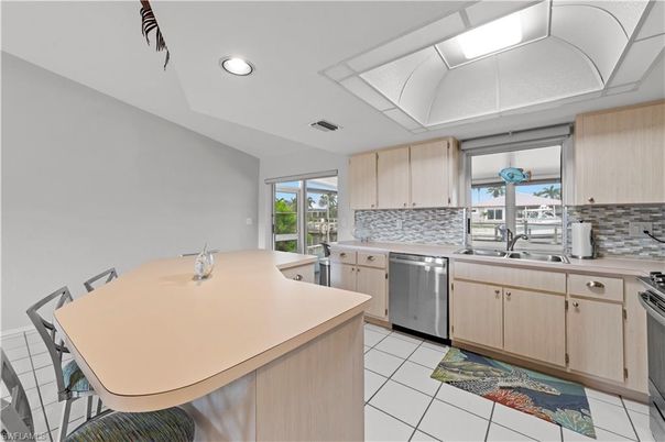 Dining room, Interior, Kitchen, Recessed Lighting, Stainless Steel Appliances