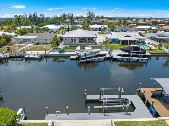 Exterior, Lake