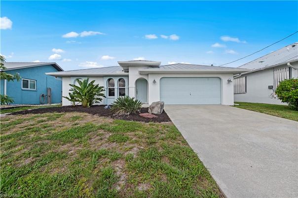 Attached, Exterior, Facade, Ranch