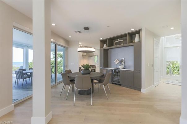 Dining room, Interior, Kitchen, Pendant Lights, Recessed Lighting, Wood Texture Flooring