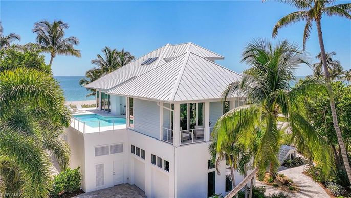 Exterior, Pool, Water