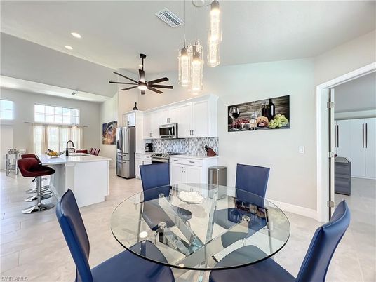 Dining room, Interior, Kitchen, Pendant Lights, Recessed Lighting, Stainless Steel Appliances