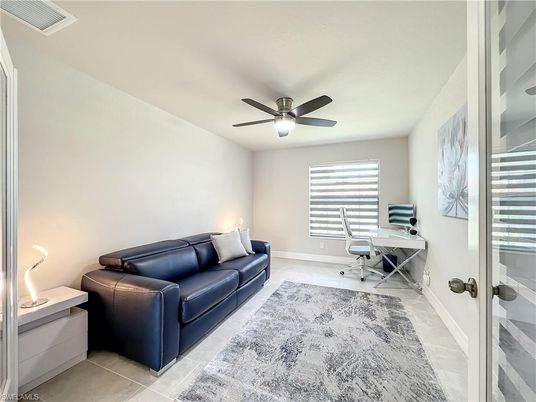 Home Office, Interior