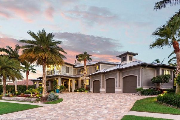 Attached, Exterior, Facade, Mediterranean