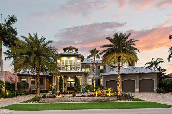 Attached, Exterior, Facade, Mediterranean