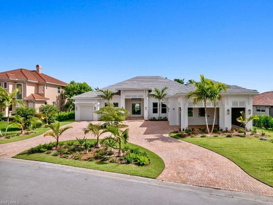 Attached, Exterior, Facade, Ranch