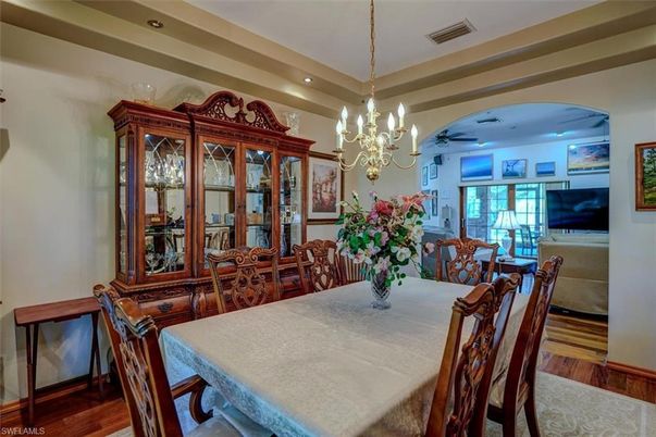 Chandelier, Dining room, Interior, Recessed Lighting, Wood Texture Flooring