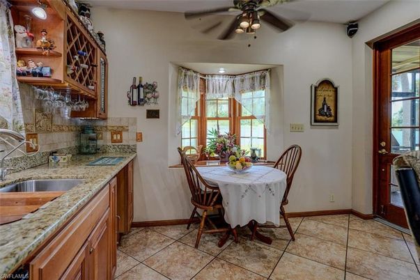 Dining room, Interior