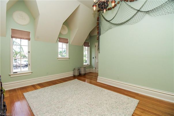 Chandelier, Empty room, Interior, Wood Texture Flooring
