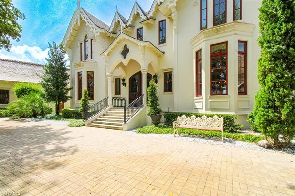 Exterior, Facade, French Provincial