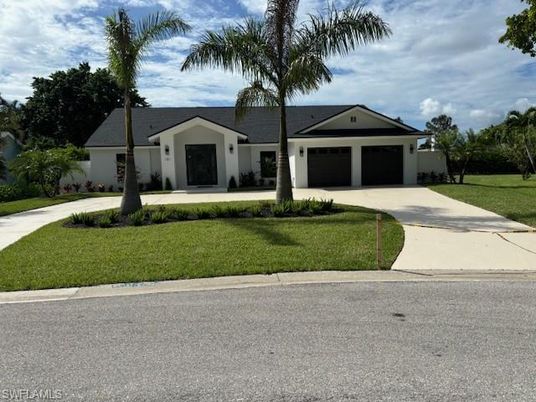 Attached, Exterior, Facade, Ranch