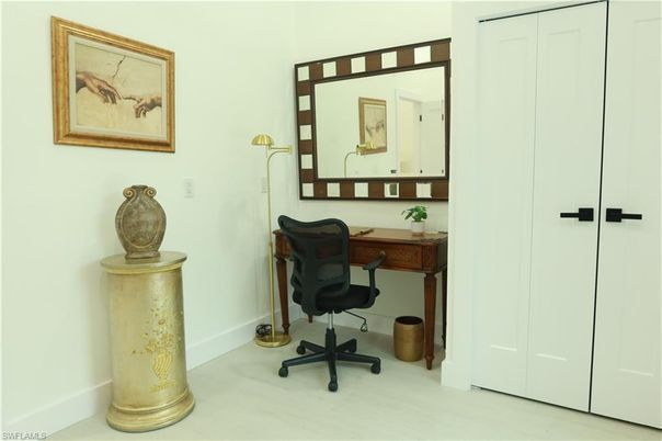 Home Office, Interior