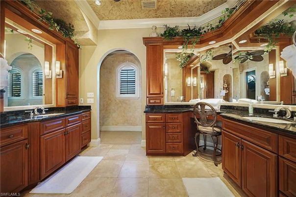 Bathroom, Dual Sink Vanities, Interior, Recessed Lighting