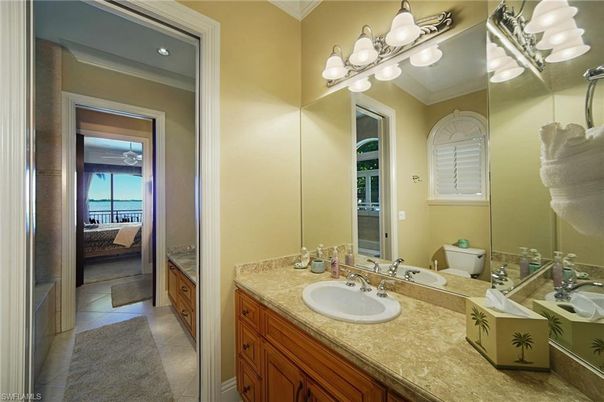 Bathroom, Bedroom, Dual Sink Vanities, Interior