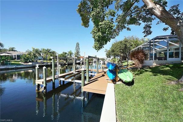 Exterior, Lake