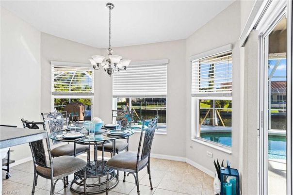 Chandelier, Dining room, Interior