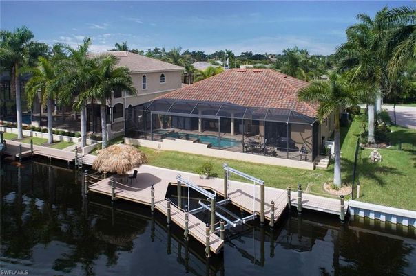 Exterior, Lake