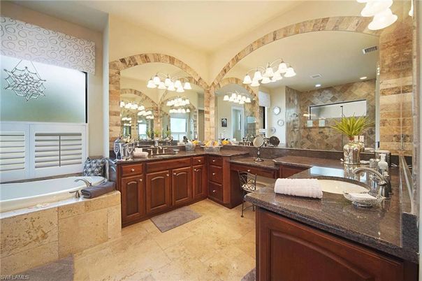 Bathroom, Dual Sink Vanities, Interior, Recessed Lighting