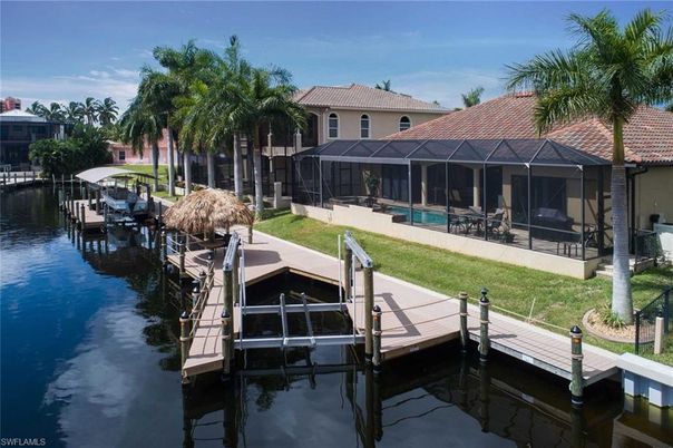 Exterior, Lake