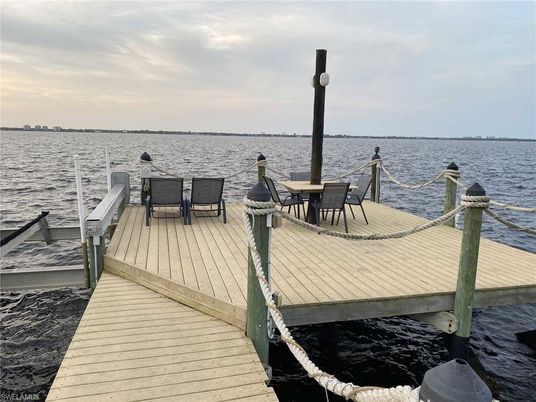 Exterior, Lake