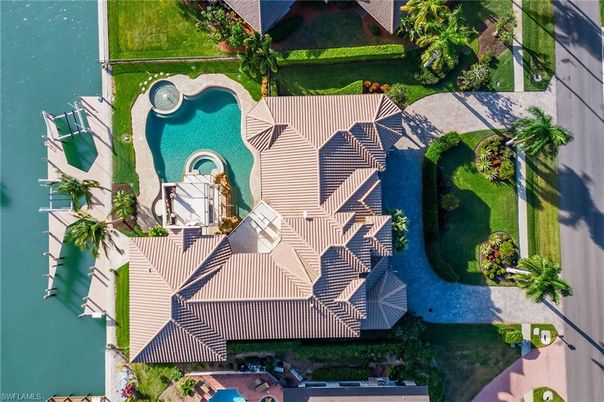 Exterior, Drone
