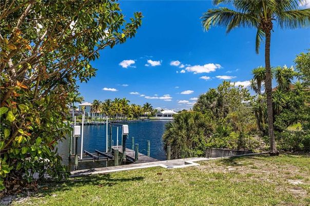 Exterior, Lake