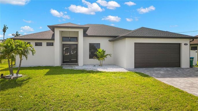 Attached, Exterior, Facade, Ranch