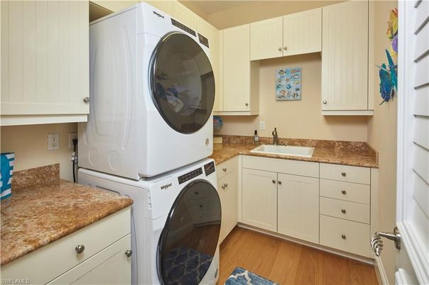 Interior, Washer, Wood Texture Flooring