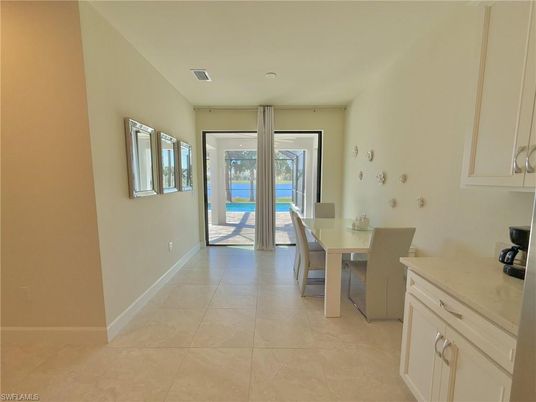 Dining room, Interior