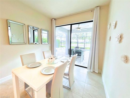 Dining room, Interior