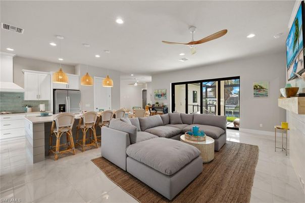 Dining room, Interior, Kitchen, Living room, Pendant Lights, Recessed Lighting, Stainless Steel Appliances