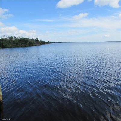 Exterior, Lake