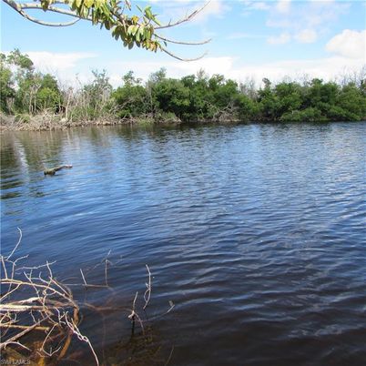 Exterior, Lake