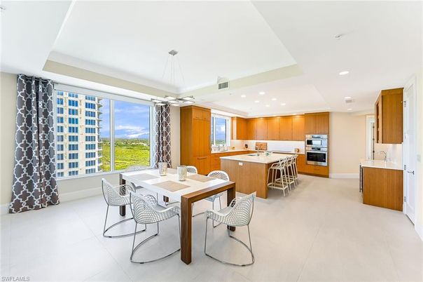 Dining room, Interior, Kitchen, Pendant Lights, Recessed Lighting, Stainless Steel Appliances