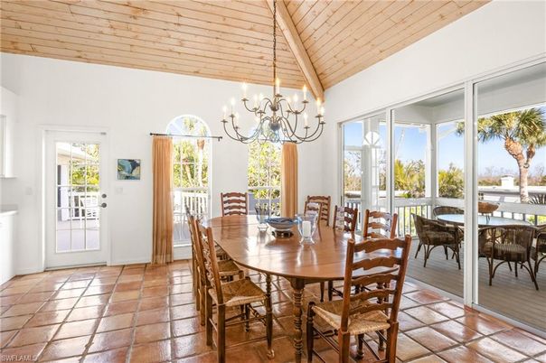 Chandelier, Dining room, Interior, Wooden Beams, Wooden Ceilings