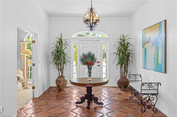 Chandelier, Interior