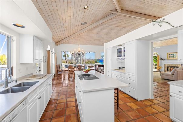 Chandelier, Dining room, Interior, Kitchen, Recessed Lighting, Wooden Beams, Wooden Ceilings